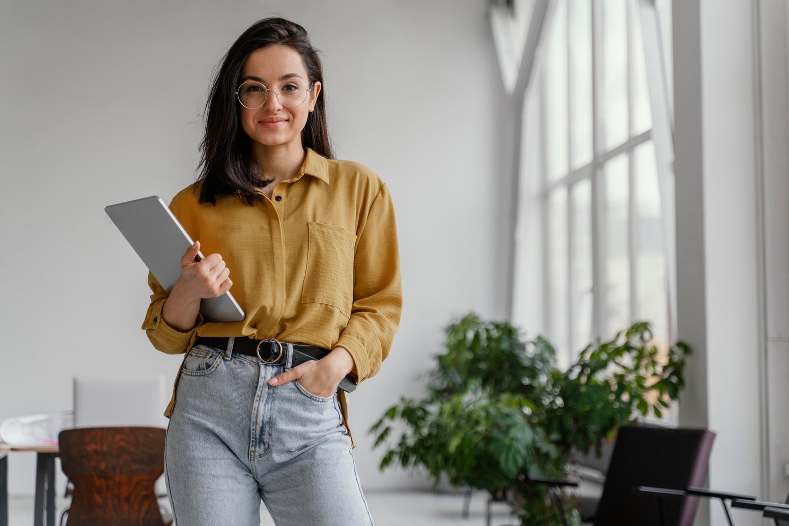 Mulher Empreendedora Em Local De Trabalho Trabalhando No Escritório